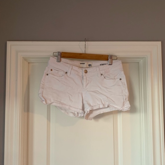 Garage Low Rise Jean Shorts (US 2) - Picture 9 of 10
